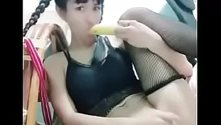 亞洲六月在網絡攝像頭上用香蕉自慰